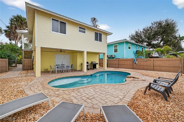 227 Mango ST, Fort Myers Beach, FL 33931