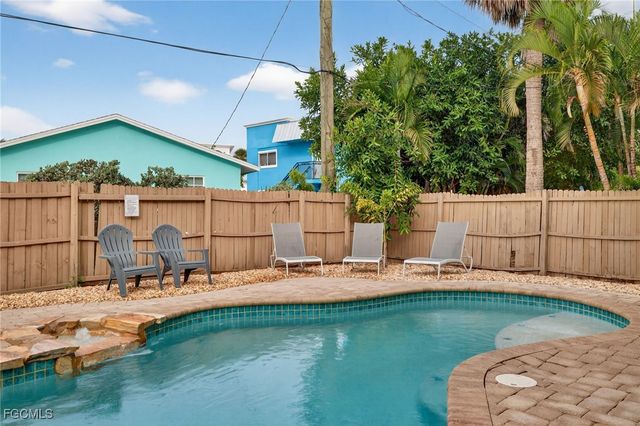 227 Mango ST, Fort Myers Beach, FL 33931