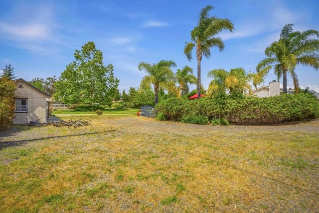 2417 Robertson, Ramona, CA 92065