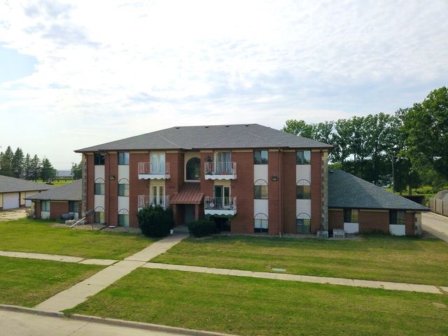 1629 Sunset Street, Grinnell, IA 50112
