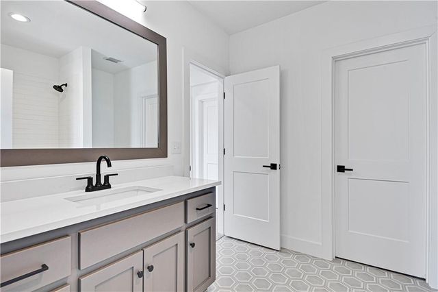 13427 W 174th Terrace, Overland Park, KS 66221