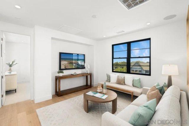 2910 Highland Dr., Carlsbad, CA 92008