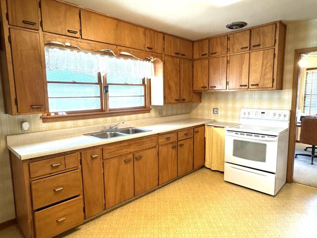 402 3rd Street NE, Fosston, MN 56542