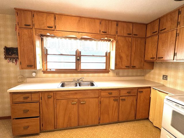 402 3rd Street NE, Fosston, MN 56542