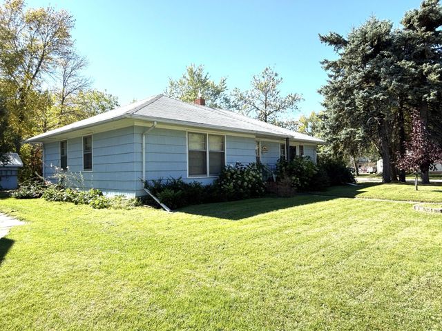 402 3rd Street NE, Fosston, MN 56542