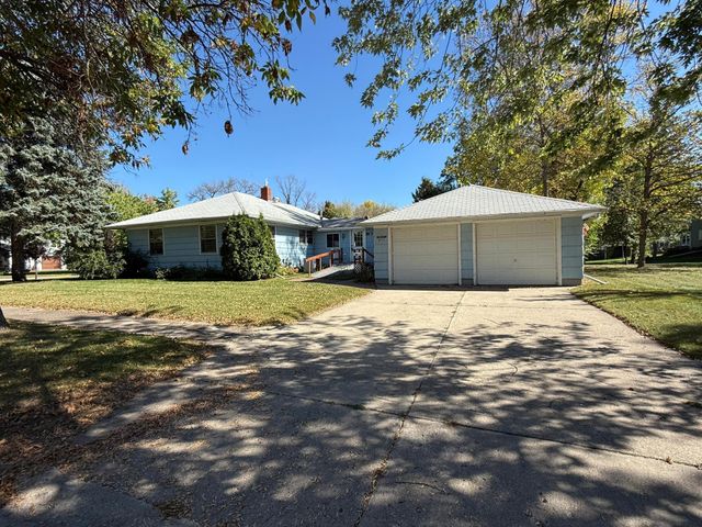 402 3rd Street NE, Fosston, MN 56542