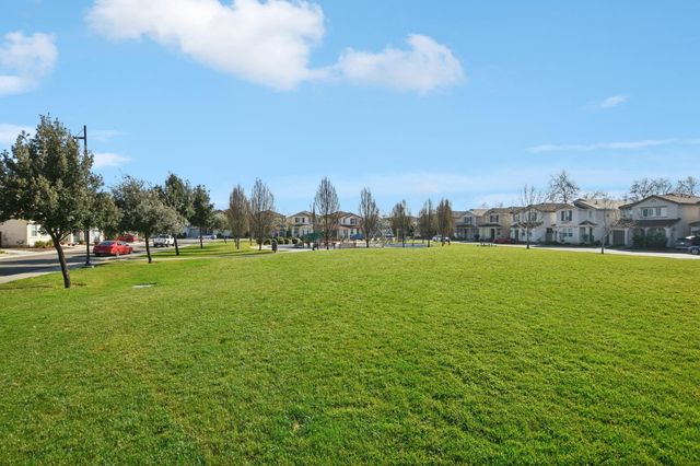 3237 Bridgeway Dr, Rancho Cordova, CA 95670