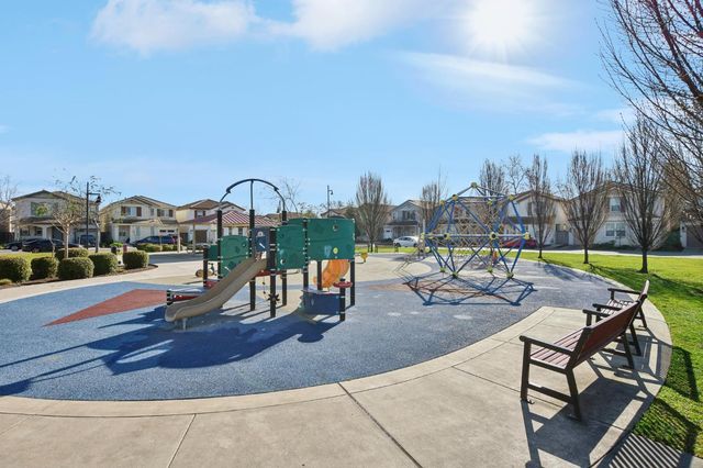 3237 Bridgeway Dr, Rancho Cordova, CA 95670