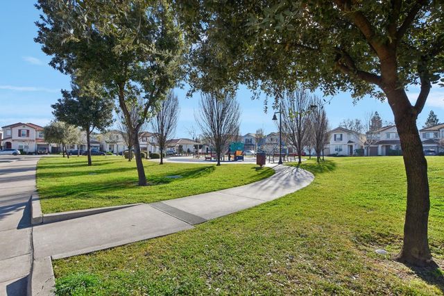 3237 Bridgeway Dr, Rancho Cordova, CA 95670
