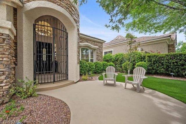 9521 Queen Charlotte Drive, Las Vegas, NV 89145