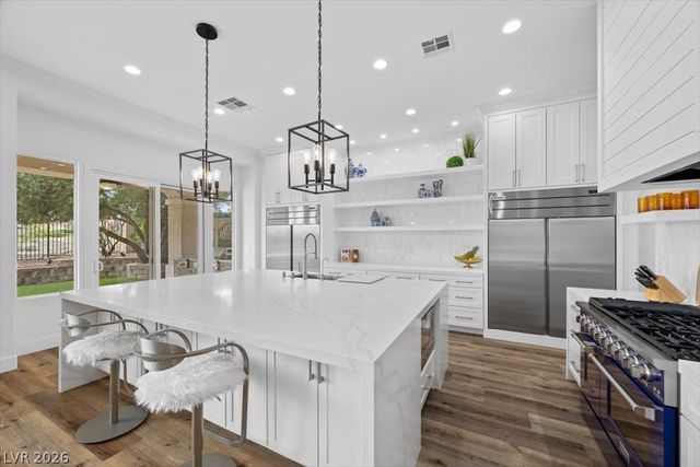 9521 Queen Charlotte Drive, Las Vegas, NV 89145