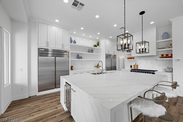 9521 Queen Charlotte Drive, Las Vegas, NV 89145