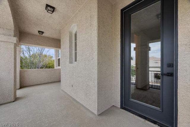 9521 Queen Charlotte Drive, Las Vegas, NV 89145