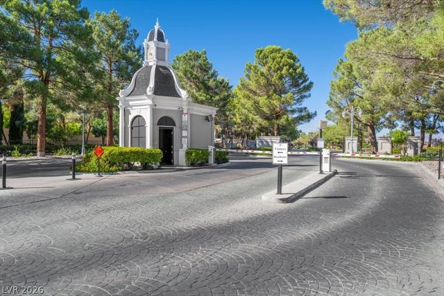 9521 Queen Charlotte Drive, Las Vegas, NV 89145