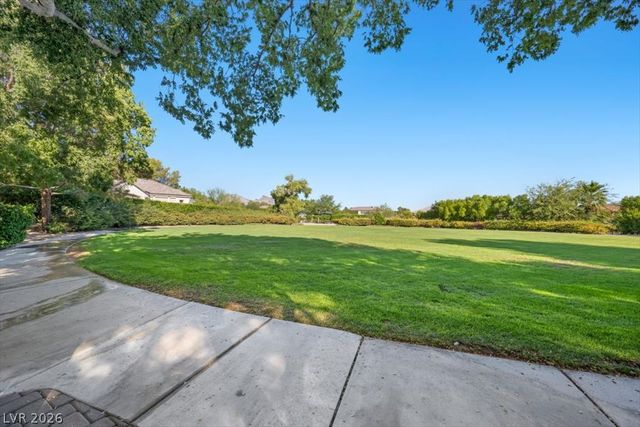 9521 Queen Charlotte Drive, Las Vegas, NV 89145