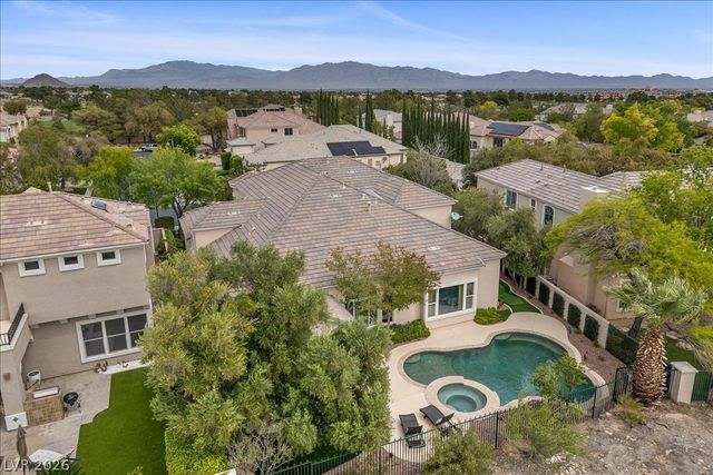 9521 Queen Charlotte Drive, Las Vegas, NV 89145