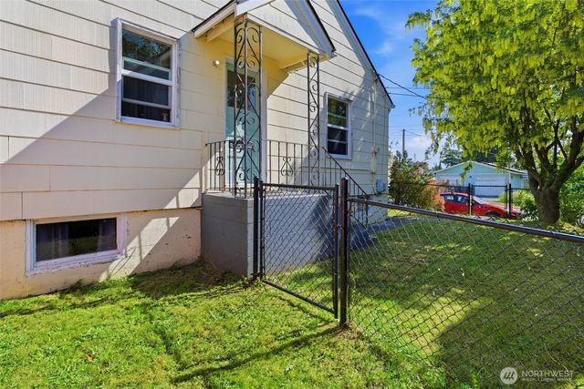 805 Roosevelt Avenue, Bremerton, WA 98337