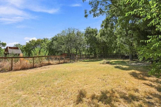 405 E College Street, Gunter, TX 75058