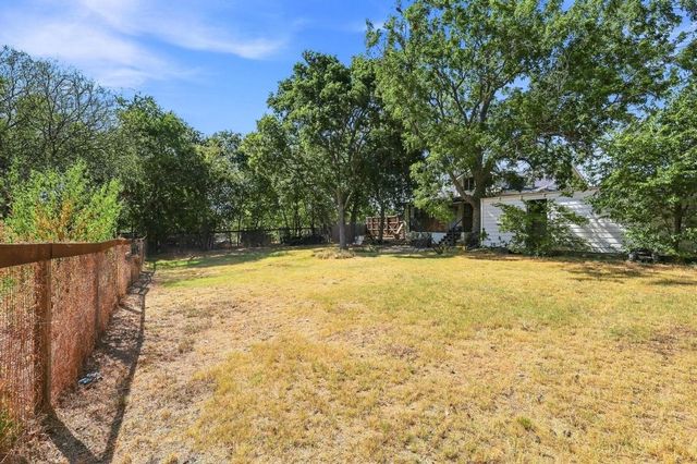 405 E College Street, Gunter, TX 75058
