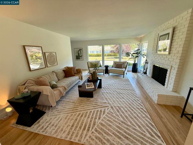 423 Deerfield Dr, Moraga, CA 94556