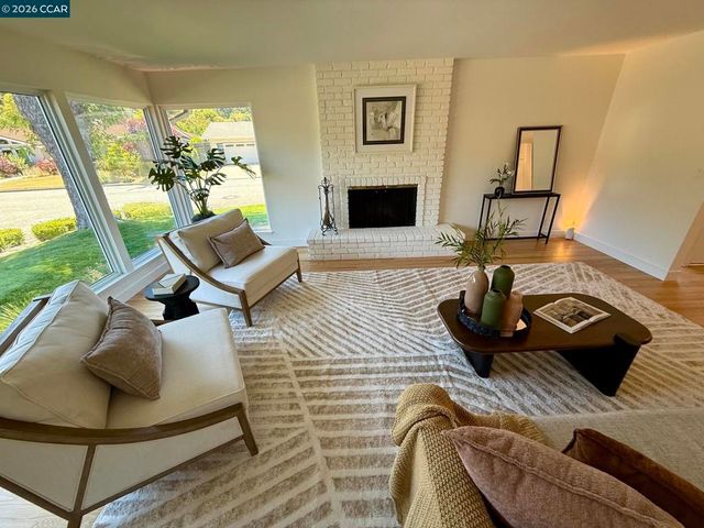 423 Deerfield Dr, Moraga, CA 94556