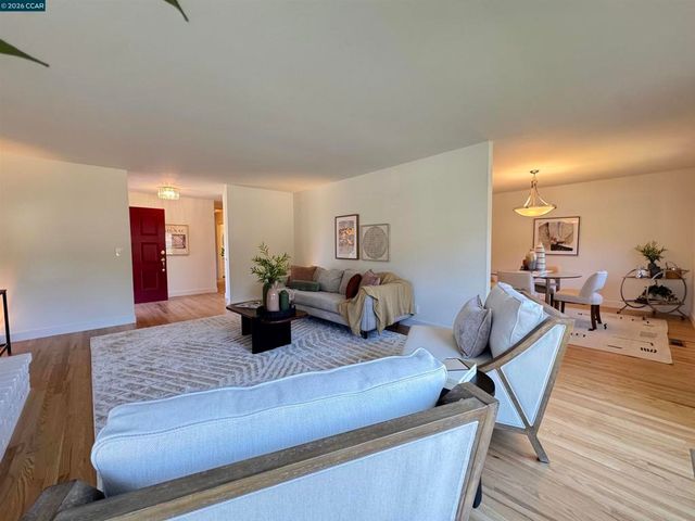 423 Deerfield Dr, Moraga, CA 94556