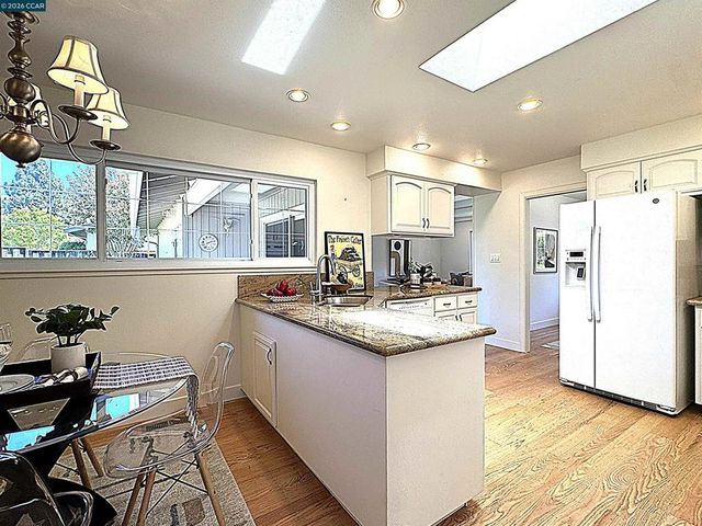 423 Deerfield Dr, Moraga, CA 94556