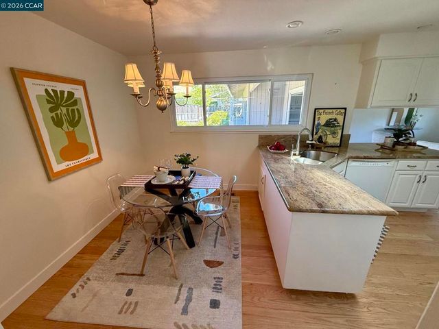423 Deerfield Dr, Moraga, CA 94556