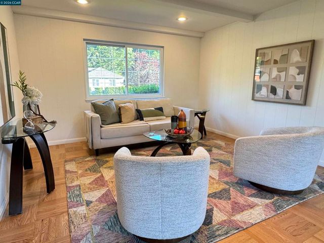 423 Deerfield Dr, Moraga, CA 94556