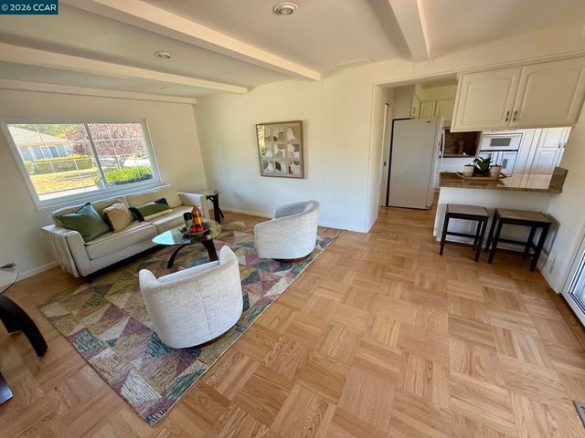 423 Deerfield Dr, Moraga, CA 94556