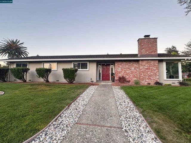 423 Deerfield Dr, Moraga, CA 94556