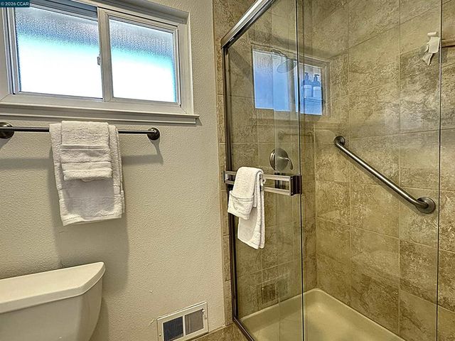 423 Deerfield Dr, Moraga, CA 94556