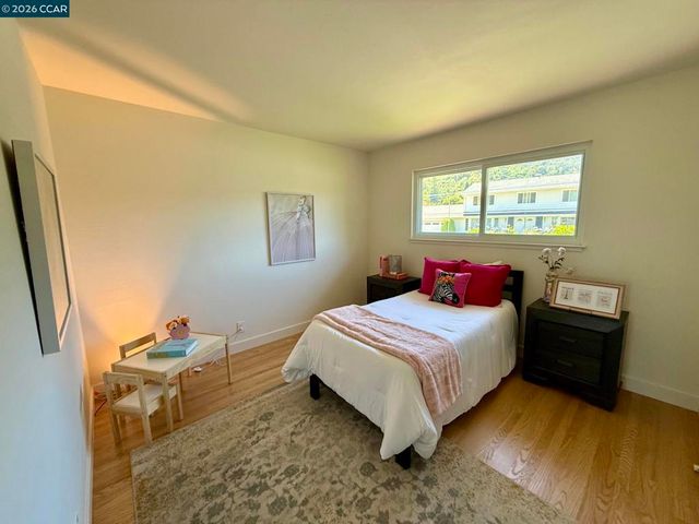423 Deerfield Dr, Moraga, CA 94556