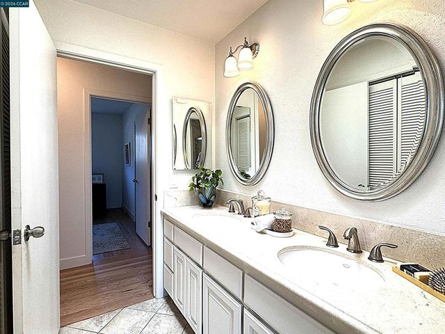 423 Deerfield Dr, Moraga, CA 94556