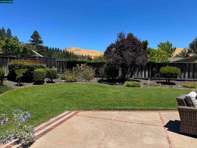 423 Deerfield Dr, Moraga, CA 94556