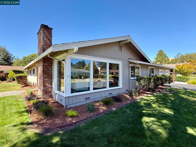 423 Deerfield Dr, Moraga, CA 94556