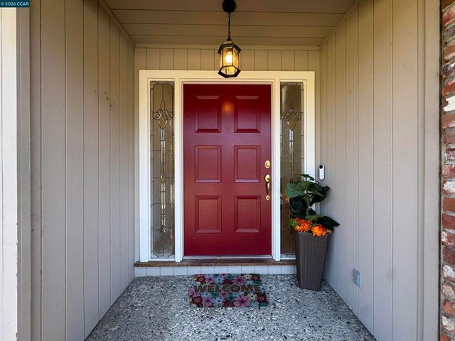 423 Deerfield Dr, Moraga, CA 94556