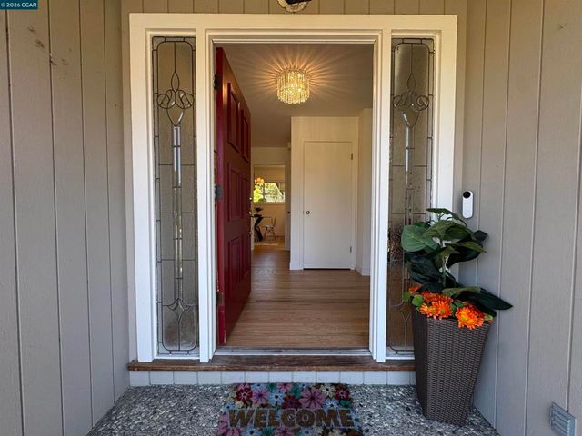 423 Deerfield Dr, Moraga, CA 94556