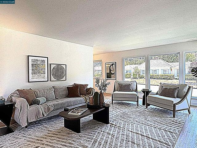 423 Deerfield Dr, Moraga, CA 94556