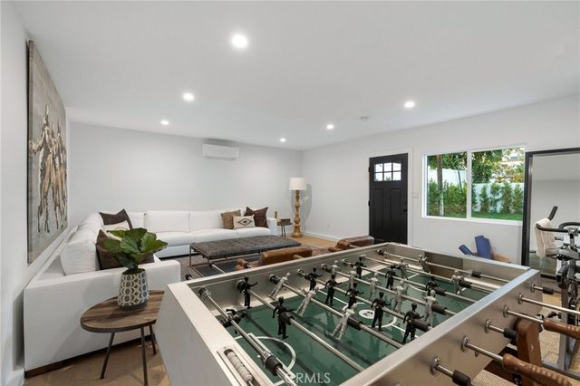 5537 Sunnyslope Avenue, Sherman Oaks, CA 91401