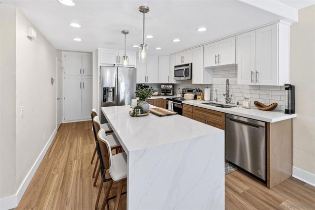 5467 Oakleaf Point, San Diego, CA 92124