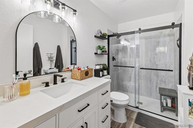 5467 Oakleaf Point, San Diego, CA 92124