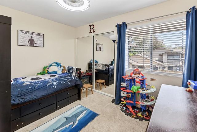5467 Oakleaf Point, San Diego, CA 92124