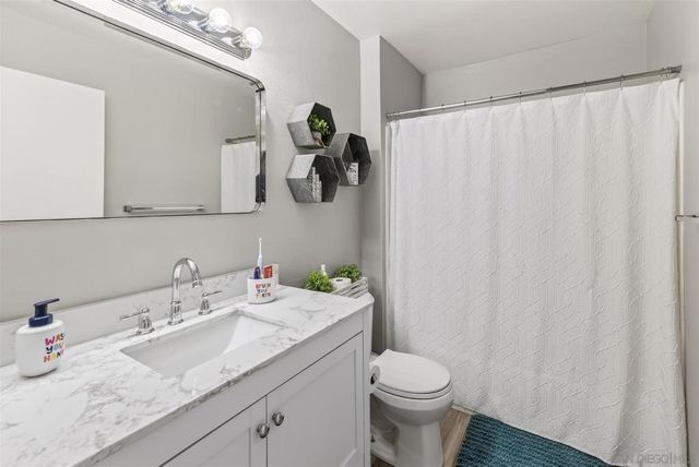 5467 Oakleaf Point, San Diego, CA 92124
