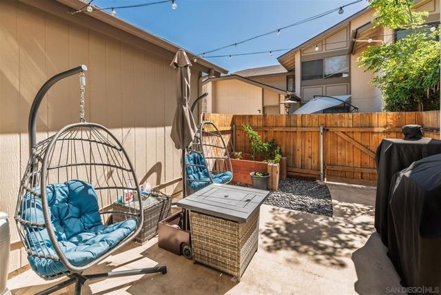 5467 Oakleaf Point, San Diego, CA 92124