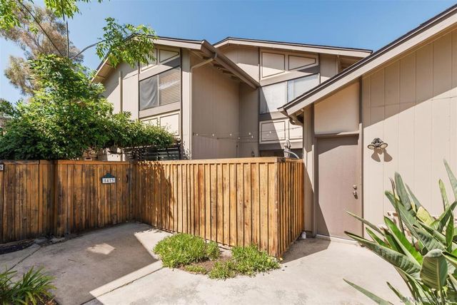 5467 Oakleaf Point, San Diego, CA 92124