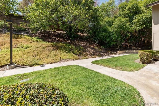 5467 Oakleaf Point, San Diego, CA 92124