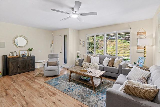 5467 Oakleaf Point, San Diego, CA 92124