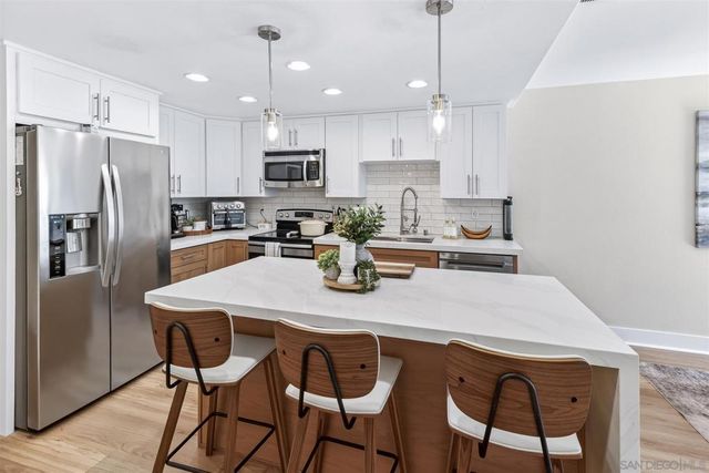 5467 Oakleaf Point, San Diego, CA 92124