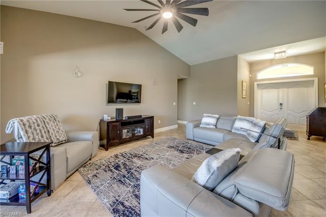 515 SW 29th TER, Cape Coral, FL 33914